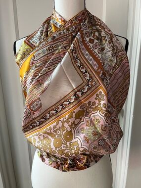 Authentic Excellent HERMES TAPIS PERSANS Summer Twill 140cm Beige Cream Floral